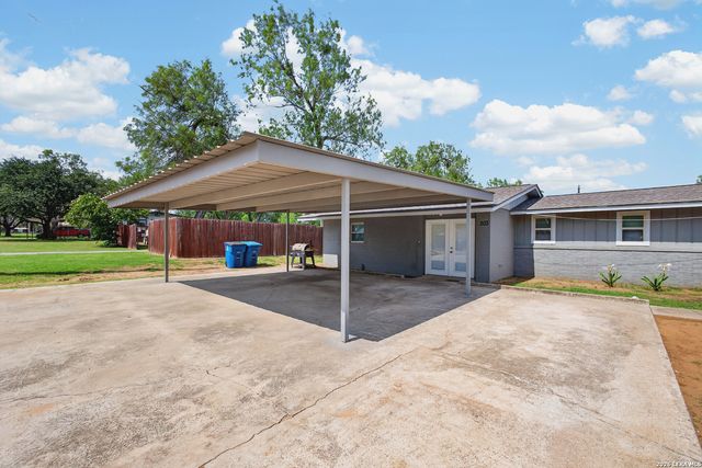 203 & 209 Greenlawn, Pleasanton, TX 78064