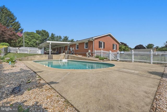 17601 MEADOWOOD DR, Hagerstown, MD 21740