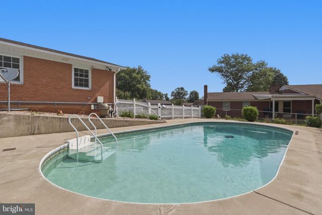 17601 MEADOWOOD DR, Hagerstown, MD 21740