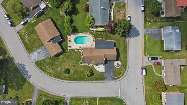 17601 MEADOWOOD DR, Hagerstown, MD 21740