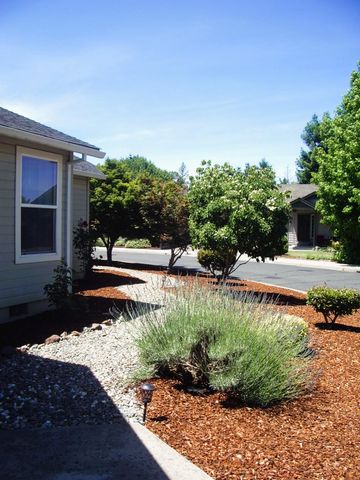 1721 SE Brookhurst Way, Grants Pass, OR 97527