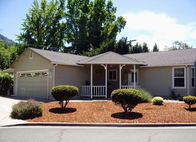1721 SE Brookhurst Way, Grants Pass, OR 97527
