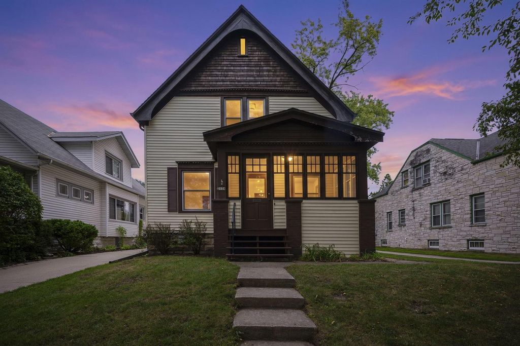 2134 S 84th STREET, West Allis, WI 53227