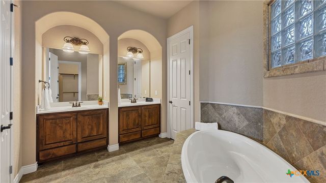 2171 Sierra Madre, Canyon Lake, TX 78133