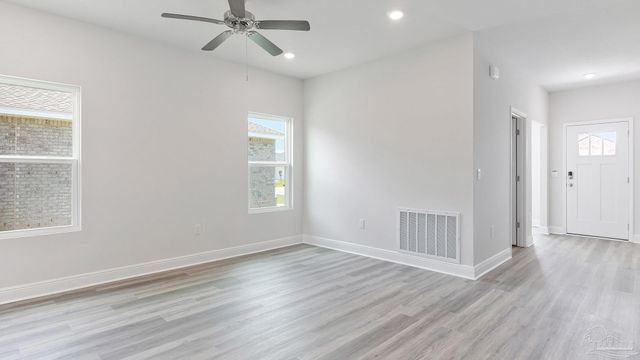 2127 Aqua St, Gulf Breeze, FL 32563