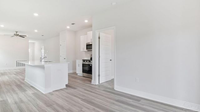 2127 Aqua St, Gulf Breeze, FL 32563