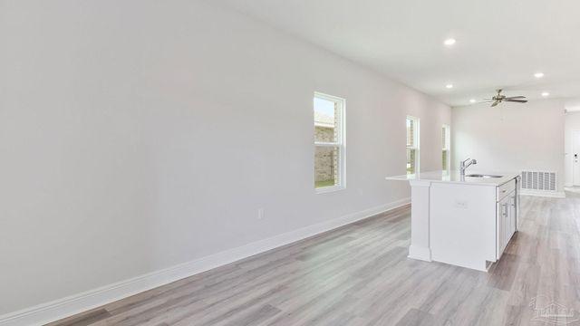 2127 Aqua St, Gulf Breeze, FL 32563