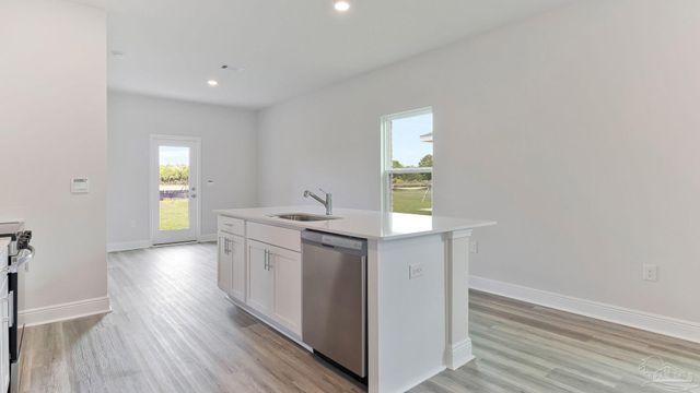 2127 Aqua St, Gulf Breeze, FL 32563