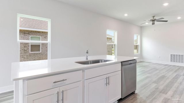 2127 Aqua St, Gulf Breeze, FL 32563