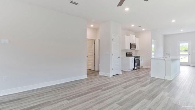 2127 Aqua St, Gulf Breeze, FL 32563