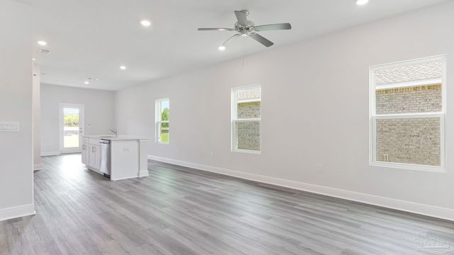 2127 Aqua St, Gulf Breeze, FL 32563