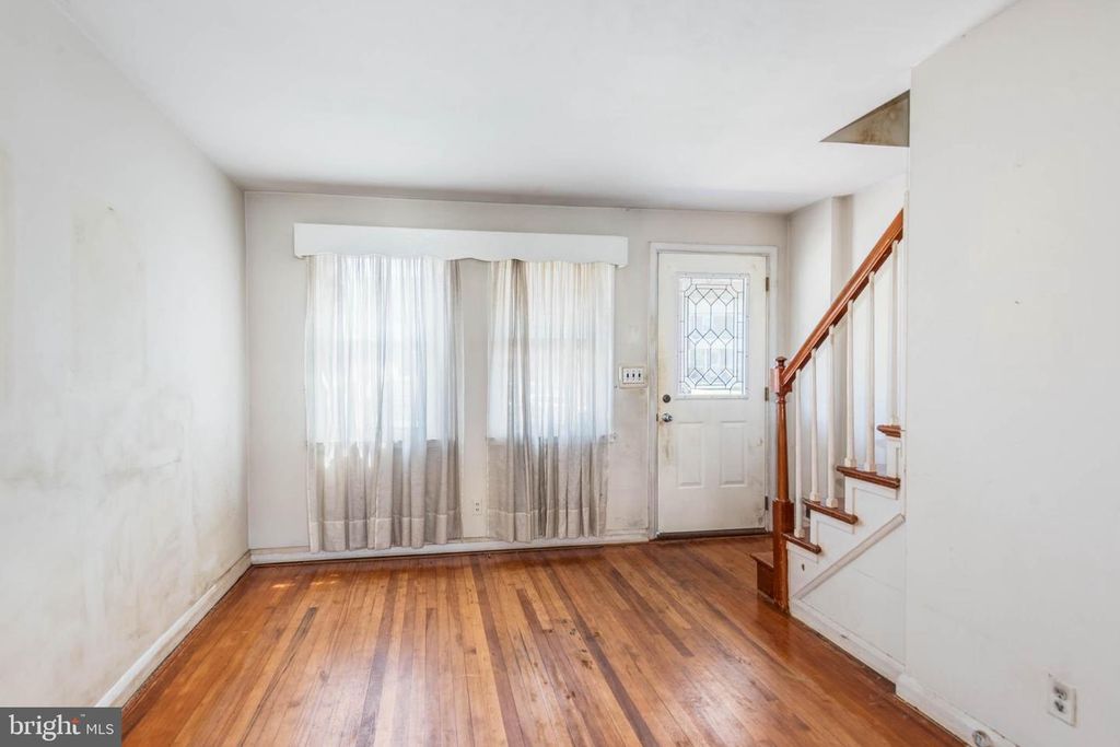 Image 3 of property listing at 6910 GOUGH ST, Baltimore, MD 21224