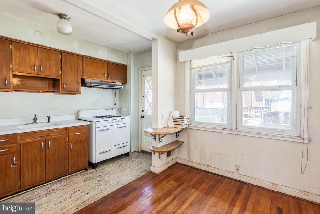 Image 4 of property listing at 6910 GOUGH ST, Baltimore, MD 21224