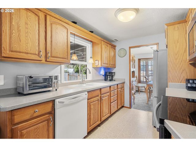 6790 Sw DALE Ave, Beaverton, OR 97008