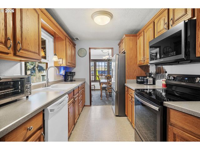 6790 Sw DALE Ave, Beaverton, OR 97008