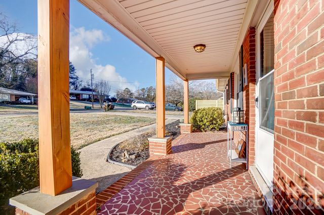 10 Spruce Pine Drive, Belmont, NC 28012