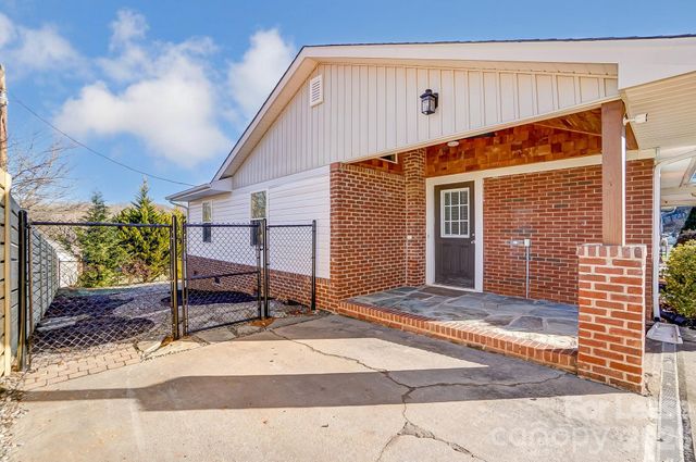 10 Spruce Pine Drive, Belmont, NC 28012