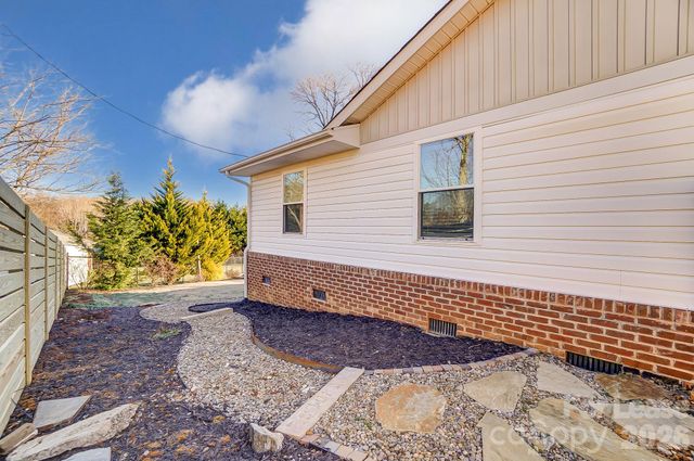 10 Spruce Pine Drive, Belmont, NC 28012