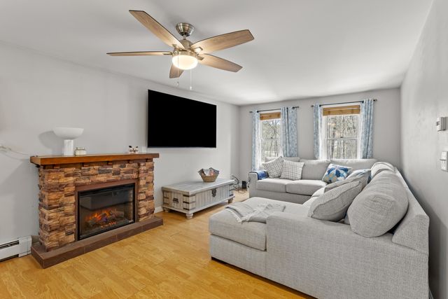 125 S Main Street, Newton, NH 03858