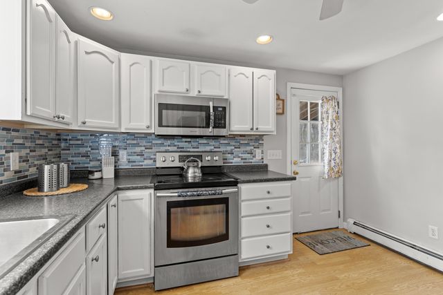 125 S Main Street, Newton, NH 03858