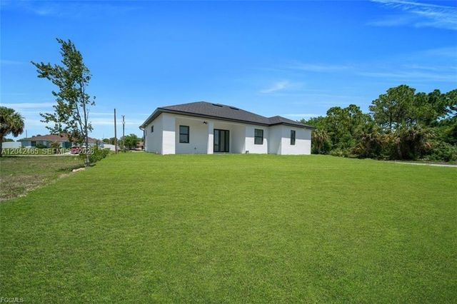 3901 3rd Street SW, Lehigh Acres, FL 33976
