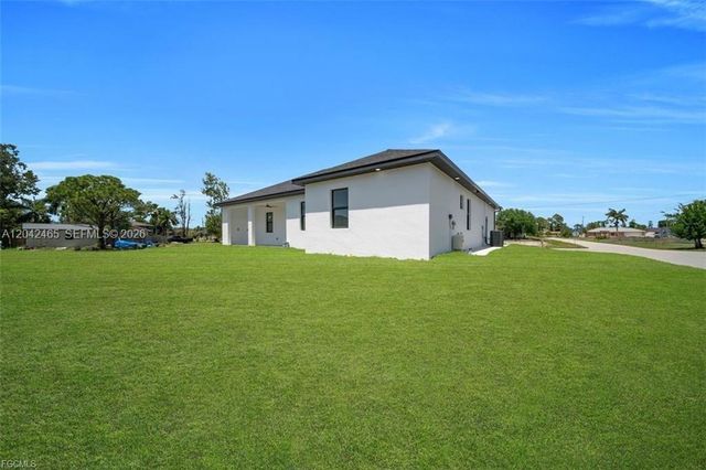3901 3rd Street SW, Lehigh Acres, FL 33976