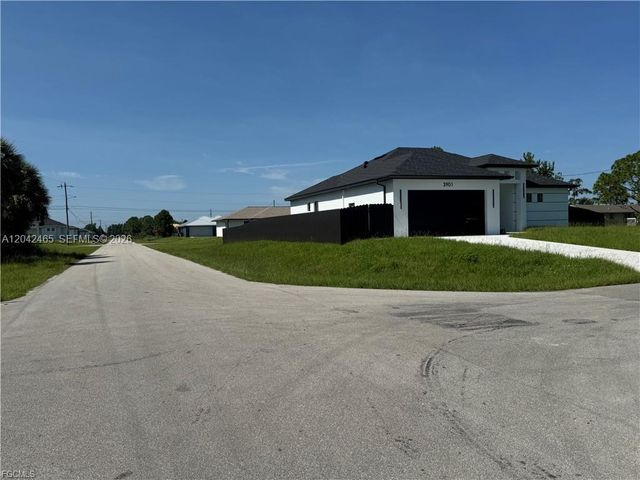 3901 3rd Street SW, Lehigh Acres, FL 33976