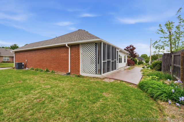 315 Savannah Park Street, Pryor, OK 74361