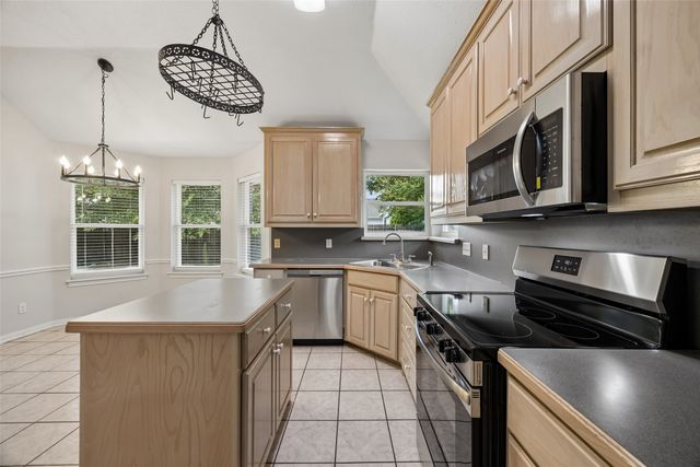 216 Point Circle, Pilot Point, TX 76258