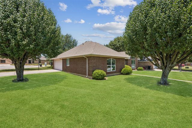 216 Point Circle, Pilot Point, TX 76258