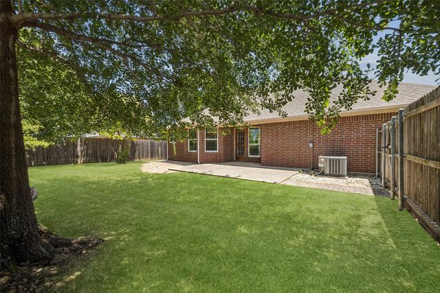 216 Point Circle, Pilot Point, TX 76258