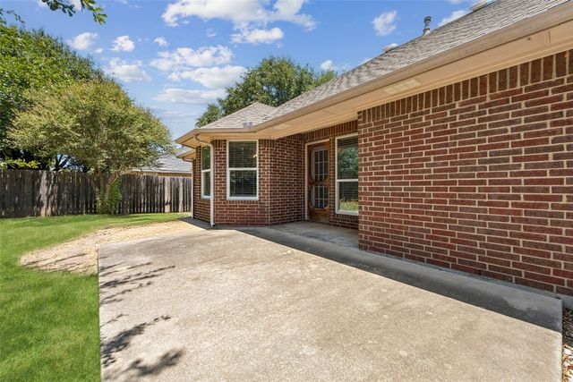 216 Point Circle, Pilot Point, TX 76258