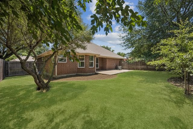 216 Point Circle, Pilot Point, TX 76258