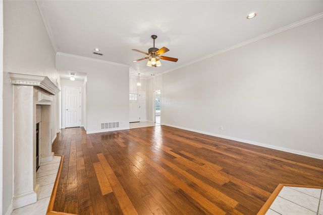 216 Point Circle, Pilot Point, TX 76258