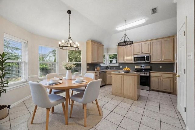 216 Point Circle, Pilot Point, TX 76258