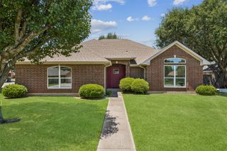 216 Point Circle, Pilot Point, TX 76258