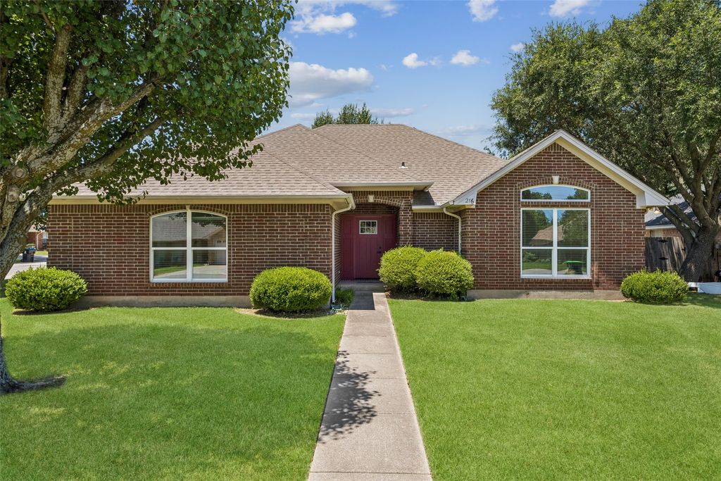 216 Point Circle, Pilot Point, TX 76258