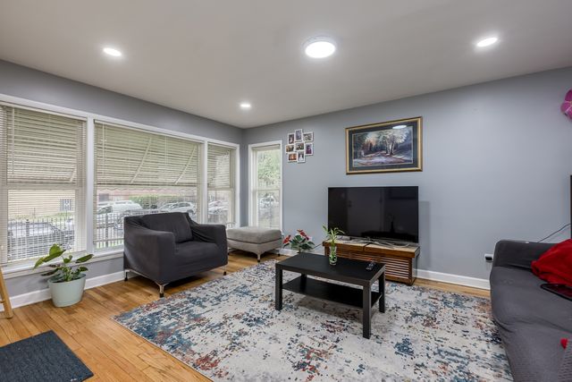 5038 N HARDING Avenue, Chicago, IL 60625