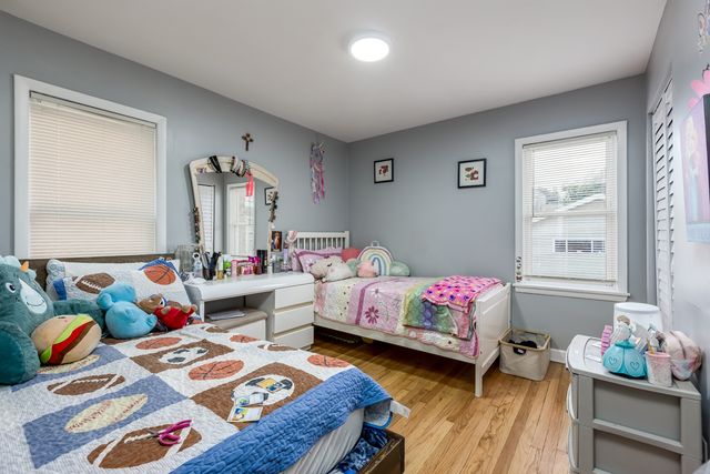 5038 N HARDING Avenue, Chicago, IL 60625