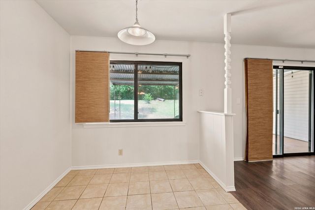 7829 VILLAGE OAK DR, Live Oak, TX 78233