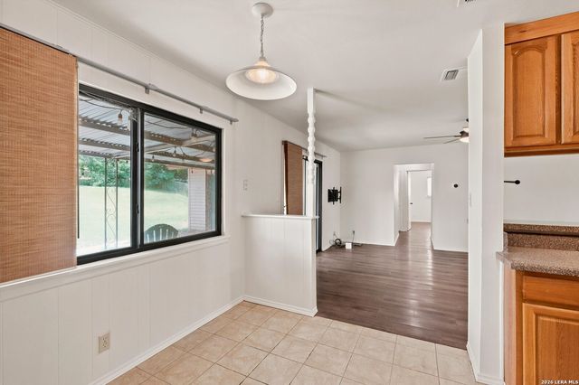 7829 VILLAGE OAK DR, Live Oak, TX 78233