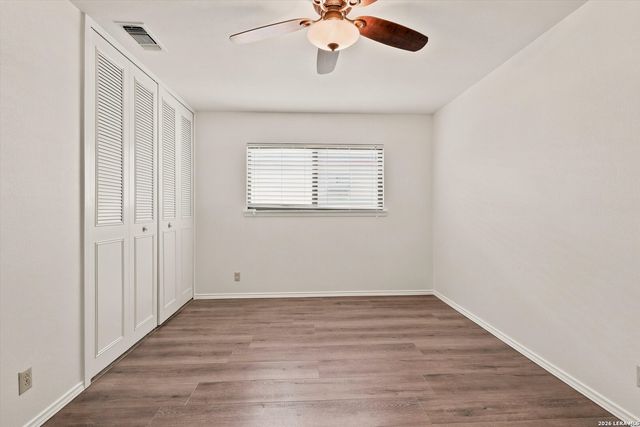 7829 VILLAGE OAK DR, Live Oak, TX 78233