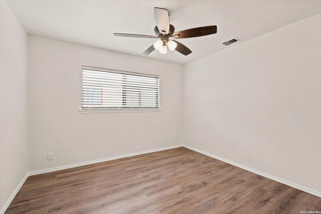 7829 VILLAGE OAK DR, Live Oak, TX 78233