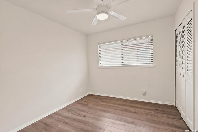 7829 VILLAGE OAK DR, Live Oak, TX 78233
