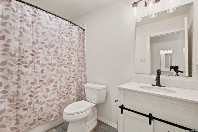 7829 VILLAGE OAK DR, Live Oak, TX 78233