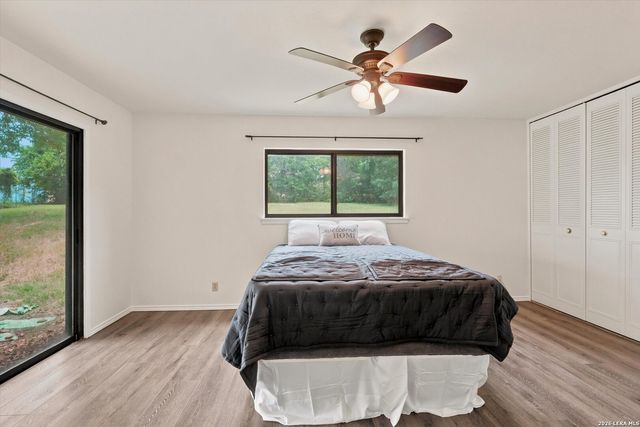 7829 VILLAGE OAK DR, Live Oak, TX 78233