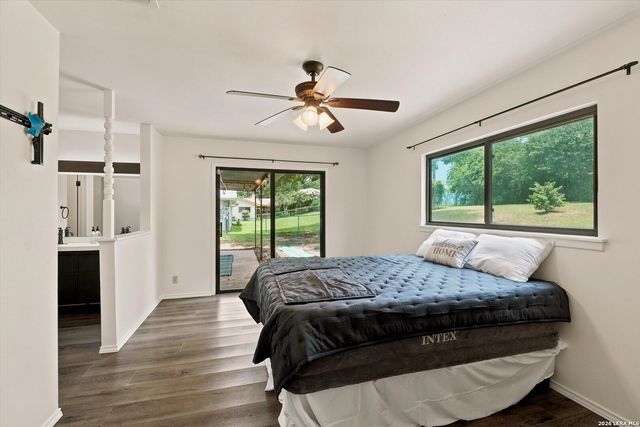 7829 VILLAGE OAK DR, Live Oak, TX 78233