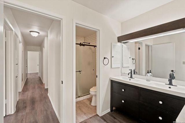 7829 VILLAGE OAK DR, Live Oak, TX 78233