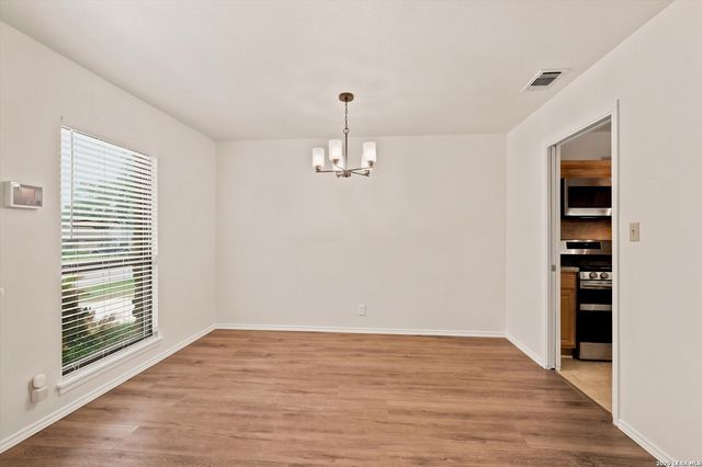 7829 VILLAGE OAK DR, Live Oak, TX 78233