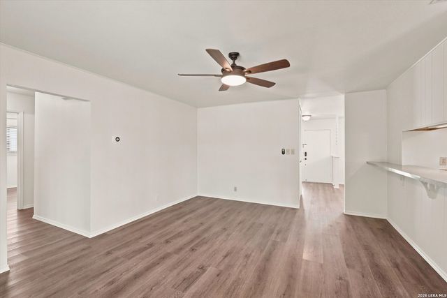 7829 VILLAGE OAK DR, Live Oak, TX 78233
